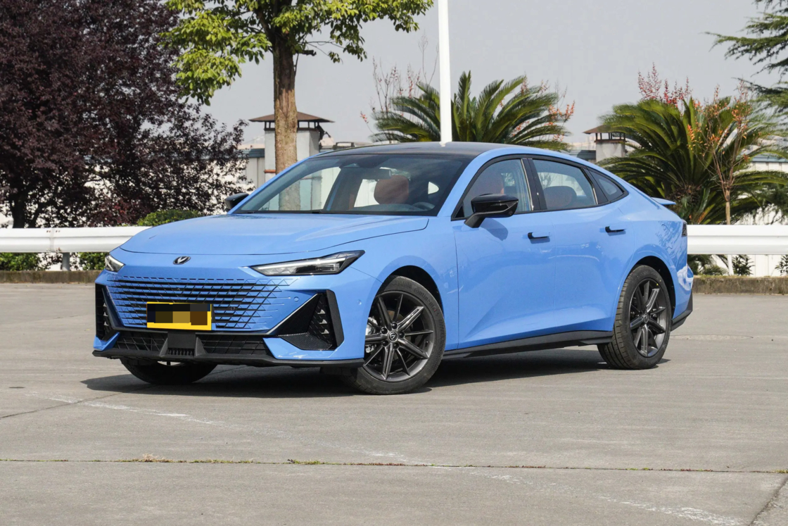 Προσιτό Νέο Changan UNI-V 2025 Τρίτης Γενιάς 1.5T 500Bar Premium Sports Edition Για Εξαγωγή για Οικογενειακή Χρήση