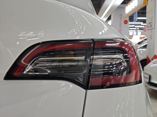 Προσιτό Χρησιμοποιούμενο Tesla Model Y SUV 2022 έκδοση πίσω τροχών για οικογενειακή χρήση