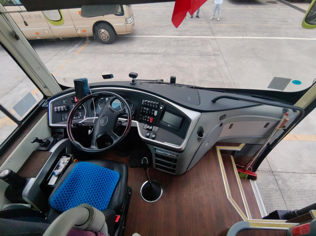 Used Yutong Bus 38 Seater Luxury Tour Commuter Airport School Church Coach Bus RHD/LHD