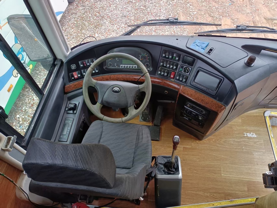 Μεταχειρισμένο Διπλό Διφ Yutong Coach Bus 55 Θέσεων Μεταχειρισμένο Εκκλησία Intercity Airport School Cummuter Interurban Λεωφορεία