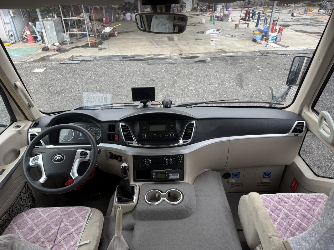 Μεταχειρισμένο λεωφορείο Yutong Coaster 20 θέσεων Diesel Εμπορικό Επιχειρηματικό λεωφορείο μεταφοράς επιβατών Diesel Luxury