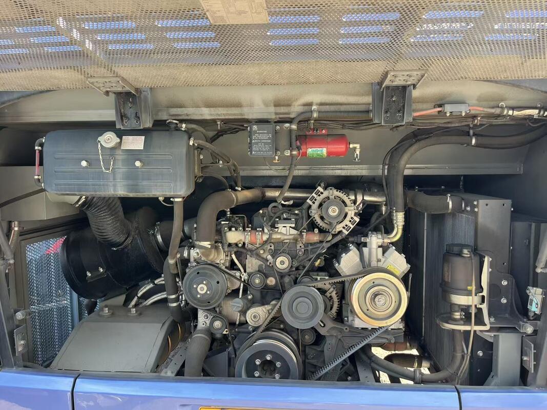 Χρησιμοποιούμενο Ντίζελ Κίνγκλονγκ λεωφορείο 50 θέσεων πολυτελή Leafspring Weichai Μηχανολογική Σχολή Τουρισμός Διαμεσοπολιτισμικό λεωφορείο