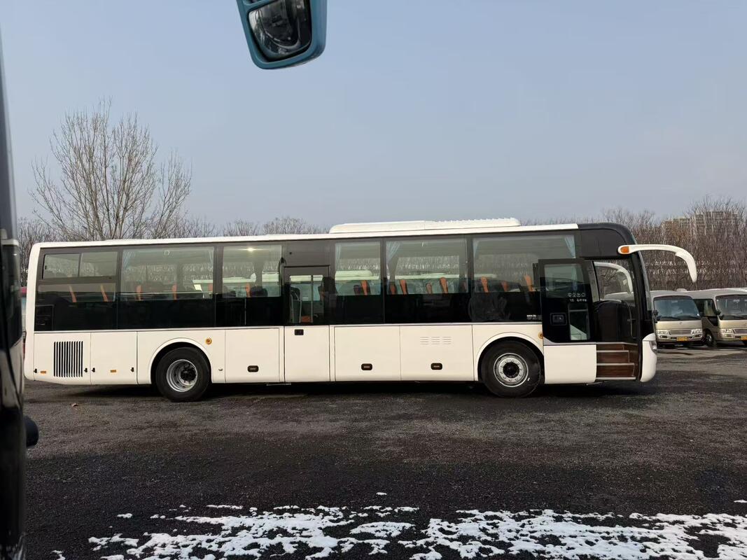Χρησιμοποιούμενο τουριστικό λεωφορείο Yutong Zk6121 Yuchai 330hp Leaf Spring 67 θέσεις Λούξ Μεταφορά με κλιματισμό