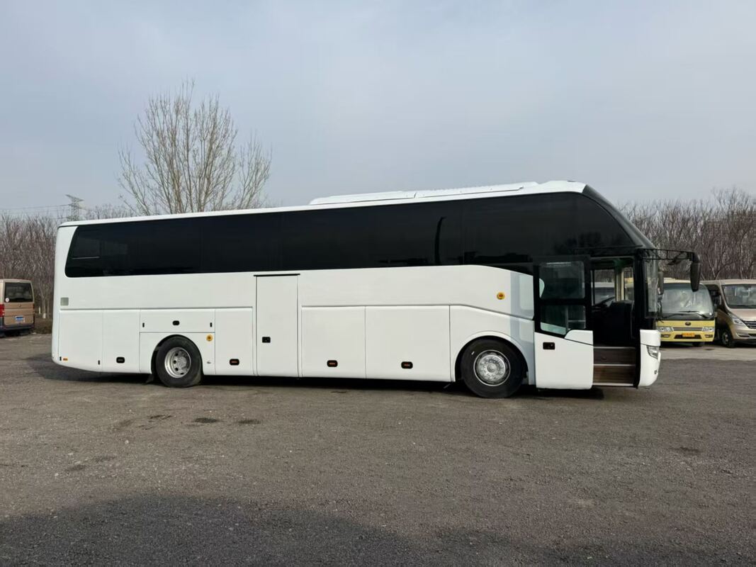 Μεταχειρισμένο Τουριστικό Λεωφορείο Yutong Zk6122 Yuchai 330hp Φύλλα Σούστας 50 Θέσεις Πολυτελής Μεταφορά με Κλιματισμό
