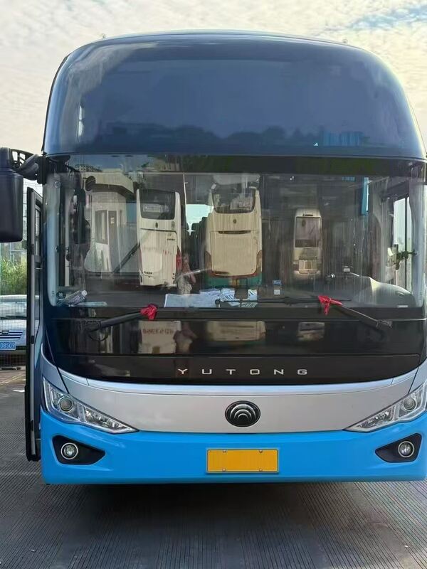 Χρησιμοποιούμενα λεωφορεία Yutong Zk6128 Weichai 375hp Euro 5 Leaf Spring 48 θέσεις Λούξ Μεταφορά με κλιματισμό για μεταφορά ή μεγάλη απόσταση