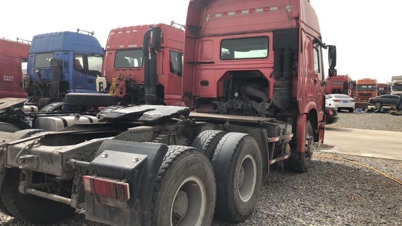6x4 χρησιμοποιημένο εμπορικό σήμα Sinotruck HOWO φορτηγών τρακτέρ Drive τρόπος με το κάθισμα 3