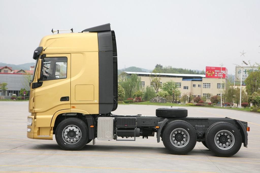 6x4 Drive χρησιμοποιημένα τρόπος τρακτέρ φορτηγών DONGFENG πρότυπα εκπομπής εμπορικών σημάτων ευρο- ΙΙΙ