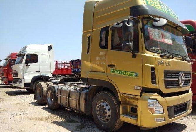 6x4 Drive χρησιμοποιημένα τρόπος τρακτέρ φορτηγών DONGFENG πρότυπα εκπομπής εμπορικών σημάτων ευρο- ΙΙΙ