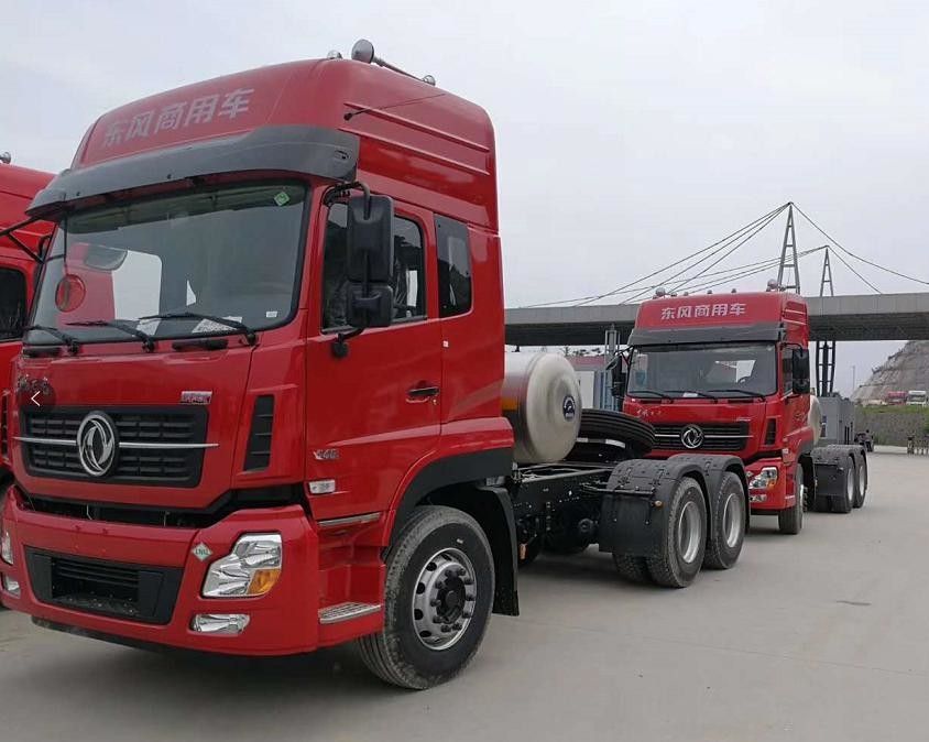Χρησιμοποιημένα Dongfeng ρυμουλκά φορτηγών, χρησιμοποιημένες μονάδες 7560×2500×3030mm τρακτέρ τρόπος Drive 6×4