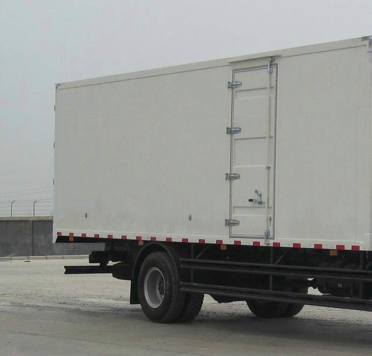 Sinotruk έτος φορτηγών το 2015 χεριών Howo το 2$ο έκανε τον τρόπο 9995x2498x3750mm Drive 160hp 4×2