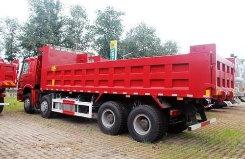 Tipper χεριών Dongfeng κόκκινου χρώματος τα 2$α φορτηγά με 6x4 η ΕΥΡΟ- μηχανή diesel 3