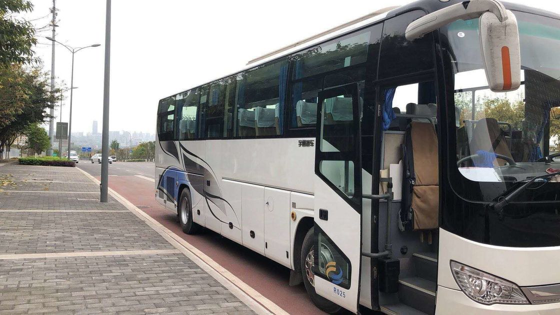 Άσπρο χρώμα 11m χρησιμοποιημένο μήκος λεωφορείο 51 λεωφορείων Yutong έτος μηχανών 2016 Yuchai καθισμάτων
