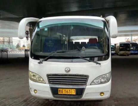 19 Seater μίνι χρησιμοποιημένο λεωφορεία λεωφορείων εμπορικό σήμα Dongfeng μηχανών diesel λεωφορείων ευρο- IV