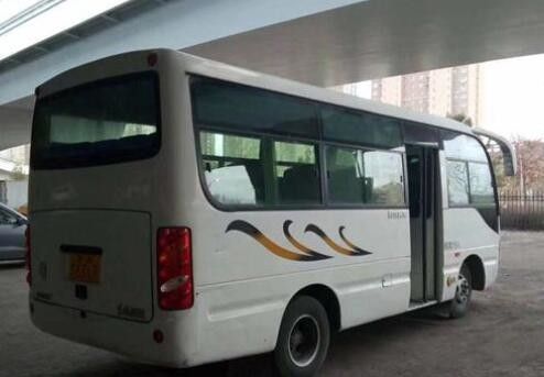19 Seater μίνι χρησιμοποιημένο λεωφορεία λεωφορείων εμπορικό σήμα Dongfeng μηχανών diesel λεωφορείων ευρο- IV