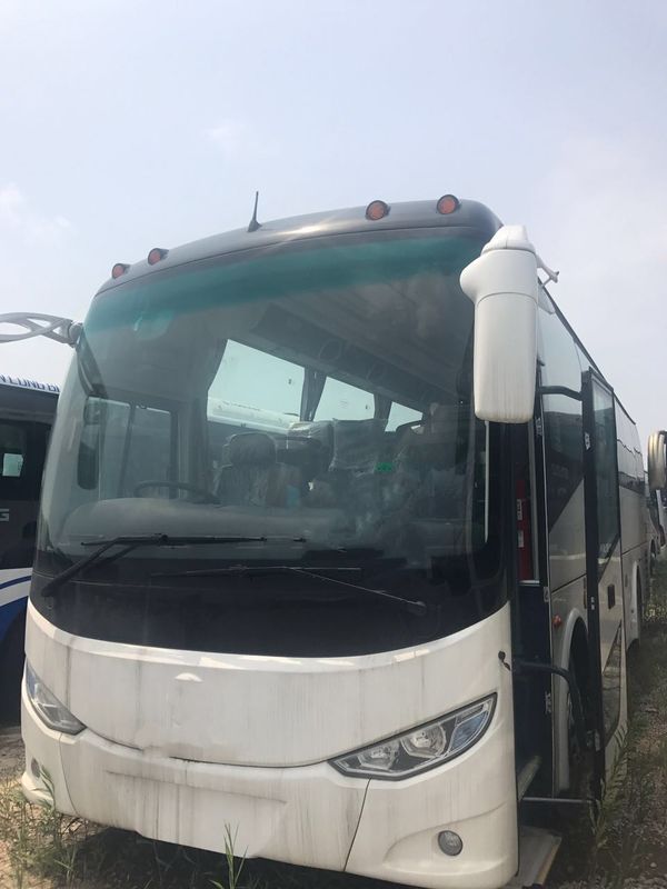 Το diesel χρησιμοποίησε το άσπρο έτος τρόπου το 2018 Drive 50 καθισμάτων RHD εμπορικών σημάτων Shenlong λεωφορείων λεωφορείων