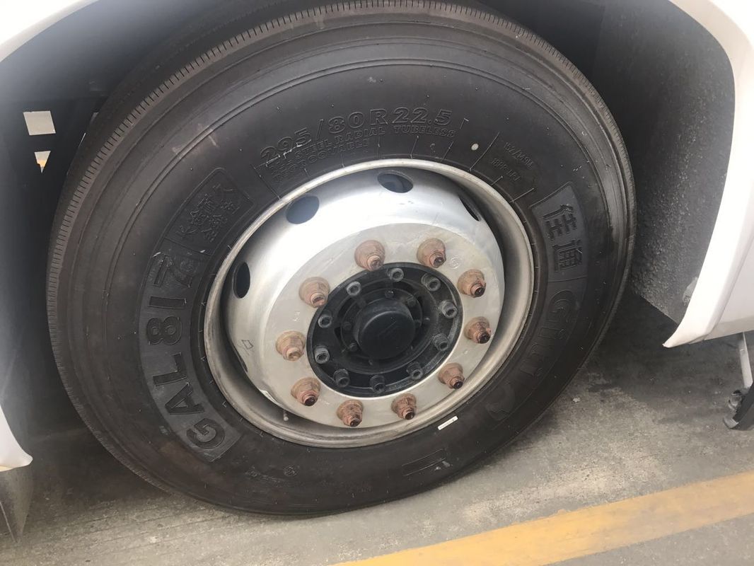 Το diesel χρησιμοποίησε το άσπρο έτος τρόπου το 2018 Drive 50 καθισμάτων RHD εμπορικών σημάτων Shenlong λεωφορείων λεωφορείων