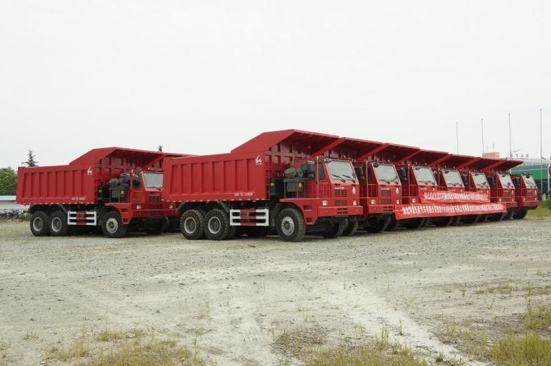 χρησιμοποιημένο φορτηγό απορρίψεων 371HP Sinotruck 50 - 70 Minning απορρίψεων αριστερού τόνοι Drive φορτηγών