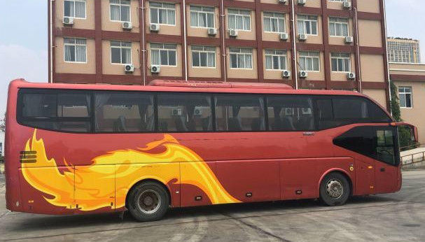 Χρησιμοποιημένο έτος 51 καθίσματα 6117 λεωφορείων 2011 τουριστών από δεύτερο χέρι Yutong πρότυπη ανώτατη ταχύτητα 100km/H