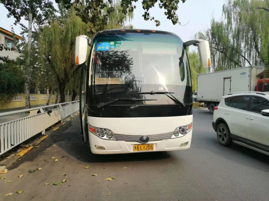 Άσπρα χρησιμοποιημένα χρώμα λεωφορεία 47 Yutong καλή συνθήκη λεωφορείων Yutong diesel έτους καθισμάτων 2013