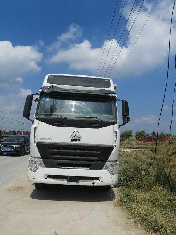 Φορτηγό επικεφαλής 6x4 τρακτέρ της Κίνας Sinotruk Howo A7 με τα διαφορετικά χρώματα