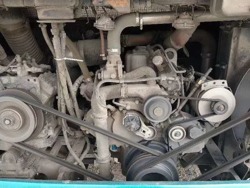 Τα καθίσματα ZK6116HF 228kw 51 χρησιμοποίησαν Yutong λεωφορείων επιβατών λεωφορείων πολυτέλειας Nude συσκευασία LHD χιλιομέτρου καθισμάτων τη χαμηλή