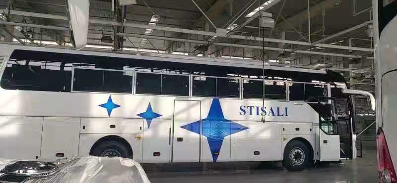 Ολοκαίνουργιο λεωφορείο ZK6122H9 Yutong με το άσπρο χρώμα 55 καθισμάτων στην οπίσθια μηχανή προώθησης