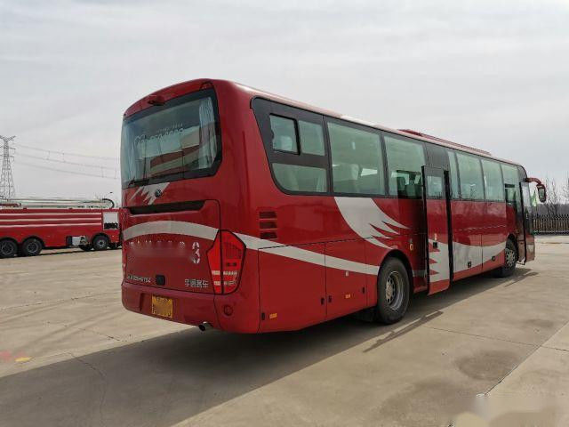 ZK6122 χρησιμοποιημένο εμπορικό σήμα 55 Yutong λεωφορείων λεωφορείων καθισμάτων 2017 χαμηλά VIP καθίσματα πλαισίων χάλυβα μηχανών χιλιομέτρου οπίσθια