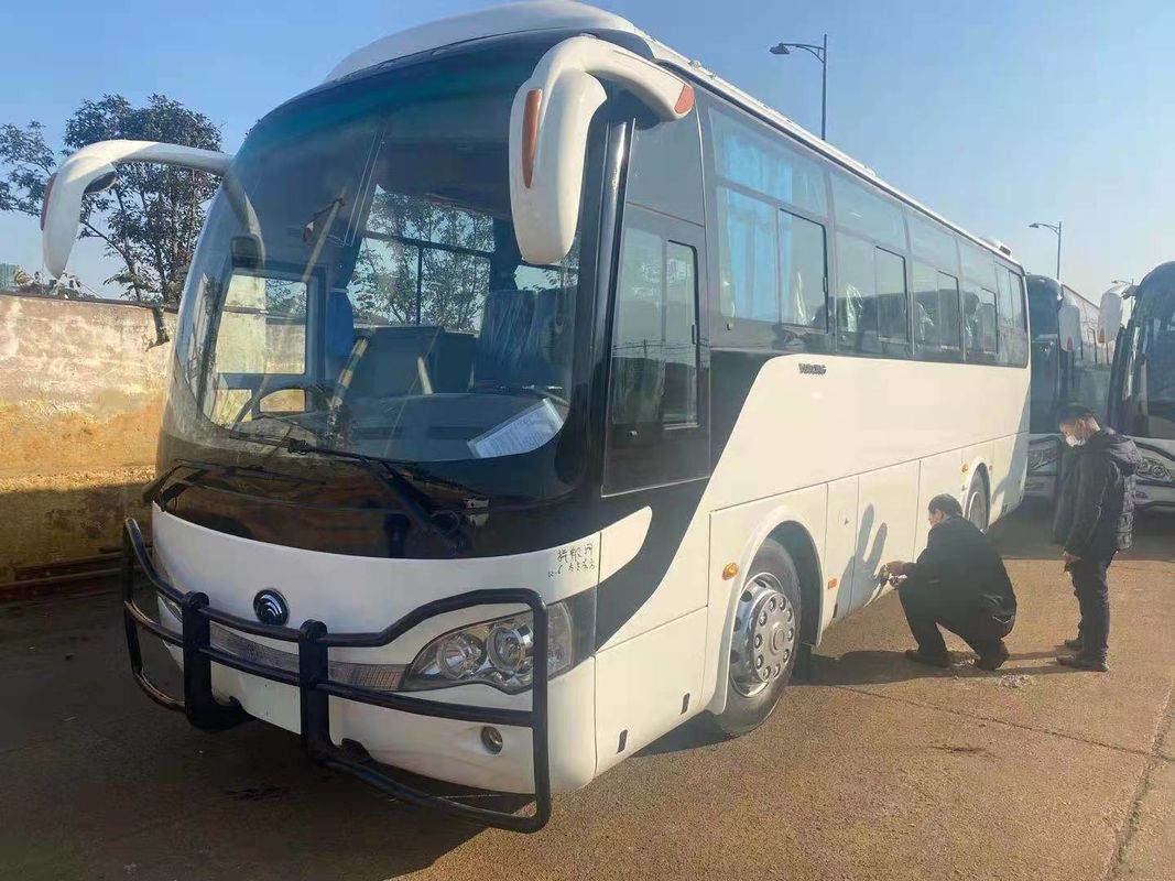 2012 χρησιμοποιημένα λεωφορεία 51 Yutong έτους diesel άσπρο χρώμα καθισμάτων Zk6110 με τον προφυλακτήρα