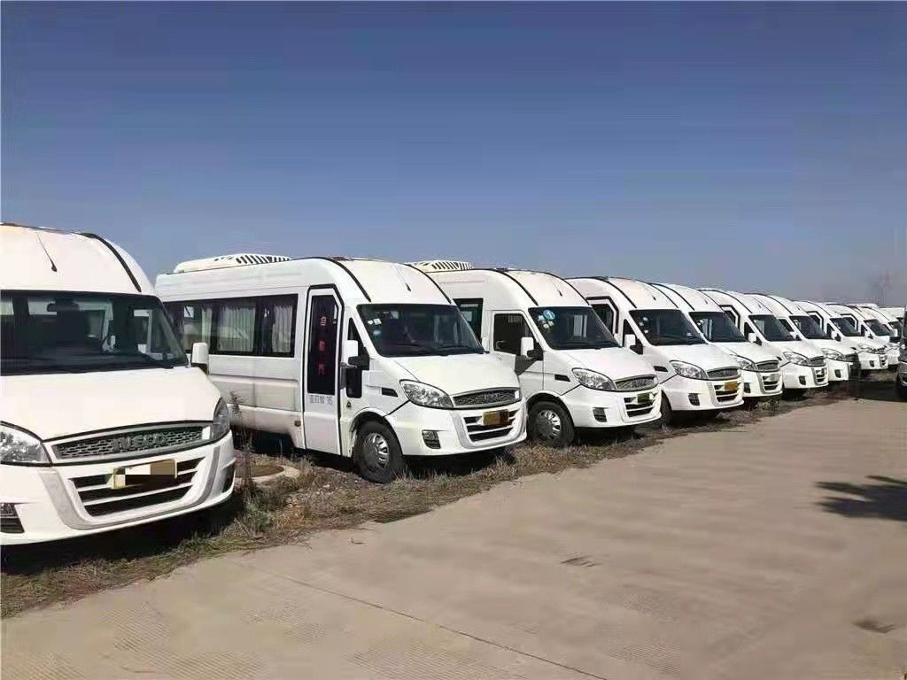 Άσπρο Iveco εμπορικό σήμα χρησιμοποιούμενο και νέο μικρό λεωφορείο 15 έτος diesel 2016-2017 καθισμάτων 129Hp
