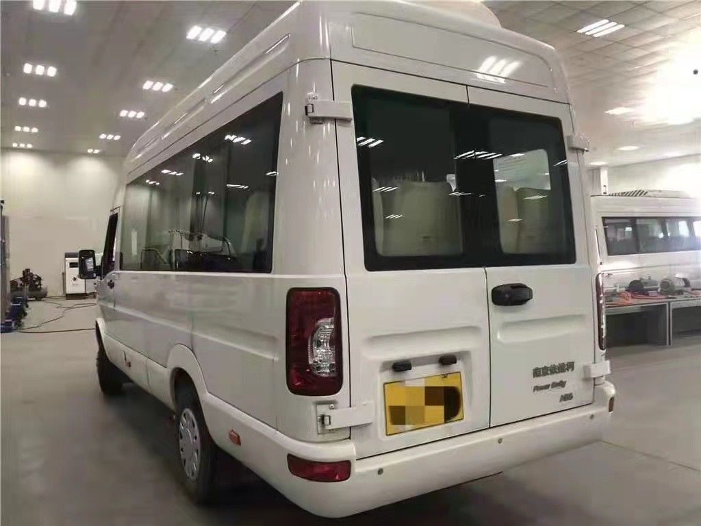 Άσπρο Iveco εμπορικό σήμα χρησιμοποιούμενο και νέο μικρό λεωφορείο 15 έτος diesel 2016-2017 καθισμάτων 129Hp