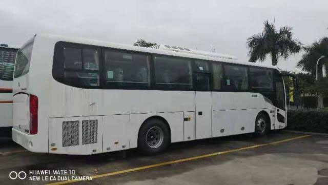 Χρησιμοποιημένο λεωφορείο 44 Kinglong καθισμάτων νέα πλαίσια αερόσακων πορτών εμπορικών σημάτων διπλά