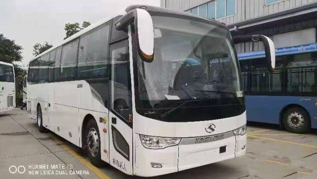 Χρησιμοποιημένο λεωφορείο 44 Kinglong καθισμάτων νέα πλαίσια αερόσακων πορτών εμπορικών σημάτων διπλά
