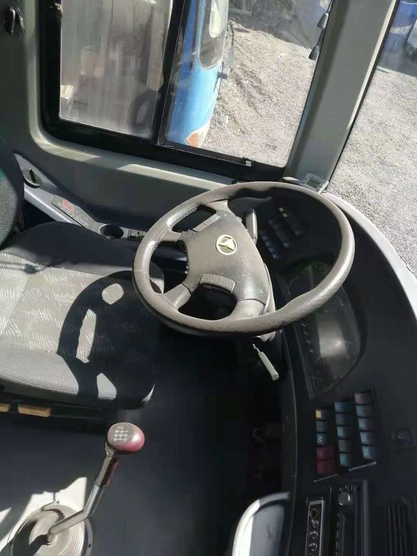 Οι χρησιμοποιημένες διπλές πόρτες αερόσακων πλαισίων 48seats λεωφορείων NEOPLAN Youngman άφησαν στην οδήγηση το οπίσθιο χρησιμοποιημένο μηχανή λεωφορείο επιβατών