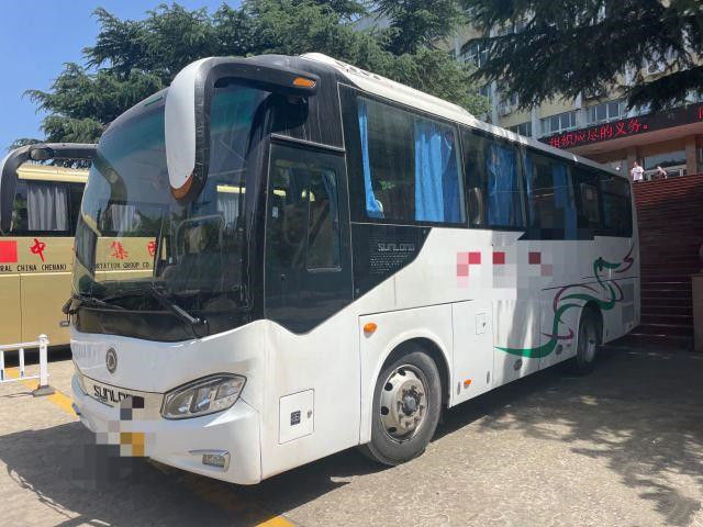 Χρησιμοποιημένο λεωφορείο SLK6873 39 Sunlong καθισμάτων 2016 οπίσθιο diesel μηχανών χάλυβα πλαισίων λεωφορείο λεωφορείων Yuchai χρησιμοποιημένο 162kw για την Αφρική
