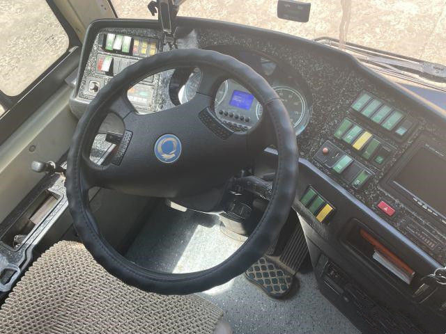 Χρησιμοποιημένο λεωφορείο SLK6873 39 Sunlong καθισμάτων 2016 οπίσθιο diesel μηχανών χάλυβα πλαισίων λεωφορείο λεωφορείων Yuchai χρησιμοποιημένο 162kw για την Αφρική
