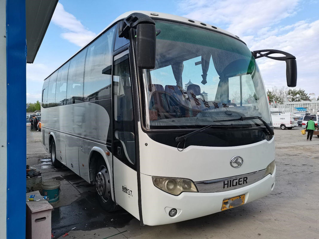 Χρησιμοποιημένο υψηλότερο λεωφορείο KLQ6856 37 καθισμάτων χάλυβα πλαισίων οπίσθια Yuchai καλή συνθήκη Drive μηχανών αριστερή με το εναλλασσόμενο ρεύμα
