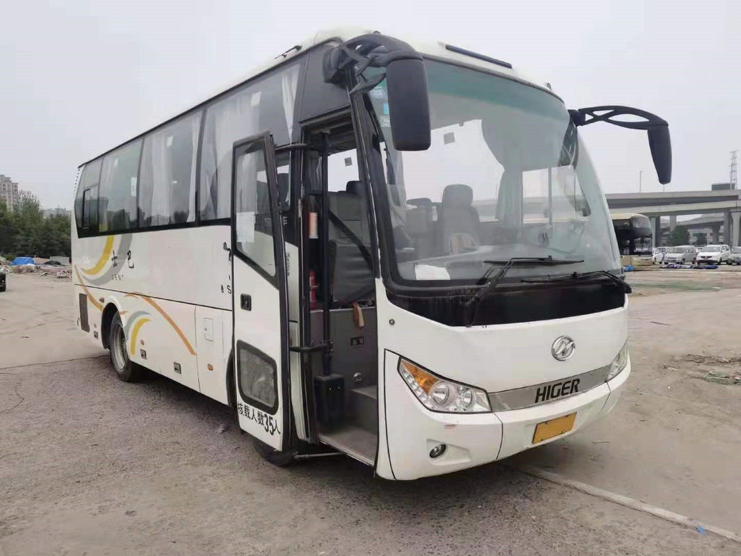 Χρησιμοποιημένο υψηλότερο λεωφορείο KLQ6808 35 οπίσθια μηχανή 140kw Yuchai καθισμάτων χρησιμοποιούμενη χαμηλό χιλιόμετρο πλαισίων χάλυβα λεωφορείων λεωφορείων