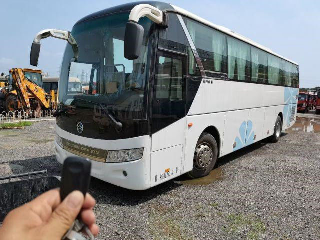 Τα χρησιμοποιημένα χρυσά πλαίσια χάλυβα καθισμάτων λεωφορείων XML6113J 51 δράκων χρησιμοποίησαν τη μηχανή 197kw ευρο- Β Yuchai τουριστηκών λεωφορείων