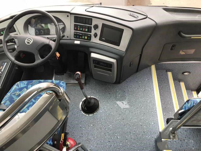 Το χρησιμοποιημένο χρυσό λεωφορείο XML6103 47seats 171 δράκων οπίσθιες ενιαίες πόρτες μηχανών χρησιμοποιούμενες προγυμνάζει το λεωφορείο