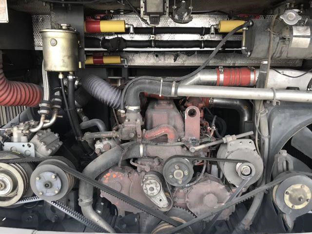 Το χρησιμοποιημένο χρυσό λεωφορείο XML6103 47seats 171 δράκων οπίσθιες ενιαίες πόρτες μηχανών χρησιμοποιούμενες προγυμνάζει το λεωφορείο