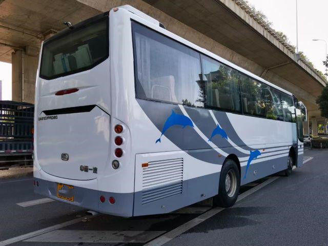 Το λεωφορείο & το επιβατηγό όχημα AC6107 Faw χρησιμοποιούμενα προγυμνάζουν το λεωφορείο 46 χαμηλό χιλιόμετρο μηχανών 162kw καθισμάτων CA6 υψηλό - ποιότητα
