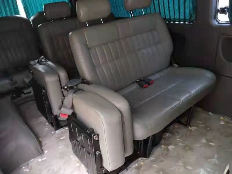 Χρησιμοποιημένο μίνι Benz εμπορικών σημάτων λεωφορείων 15 καθίσματα χρησιμοποιούμενα Benz χαμηλό χιλιόμετρο αυτοκινήτων MB100