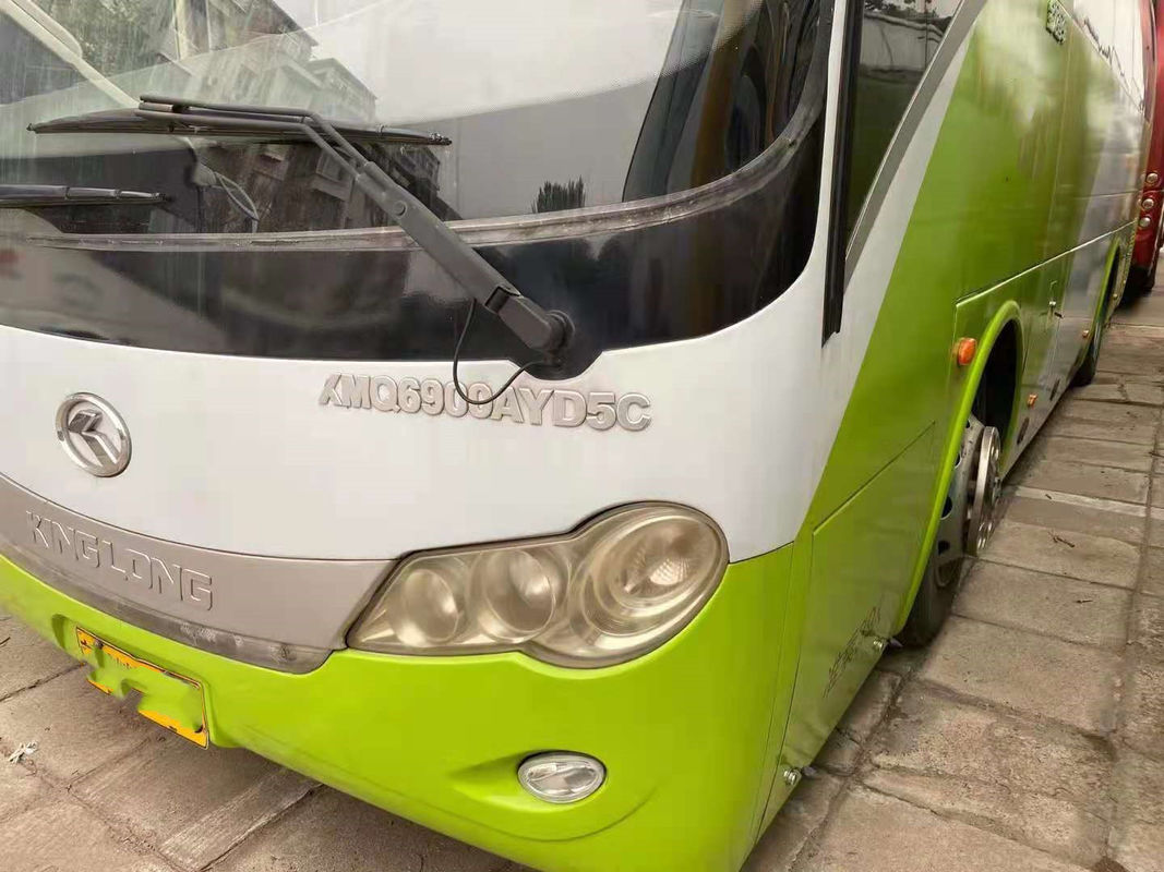Το χρησιμοποιημένο λεωφορείο XMQ6900 Kinglong χρησιμοποίησε το τουριστηκό λεωφορείο 39 καθισμάτων Yuchai αημένη πλαίσια οδήγηση χάλυβα μηχανών 180kw ευρο- ΙΙΙ