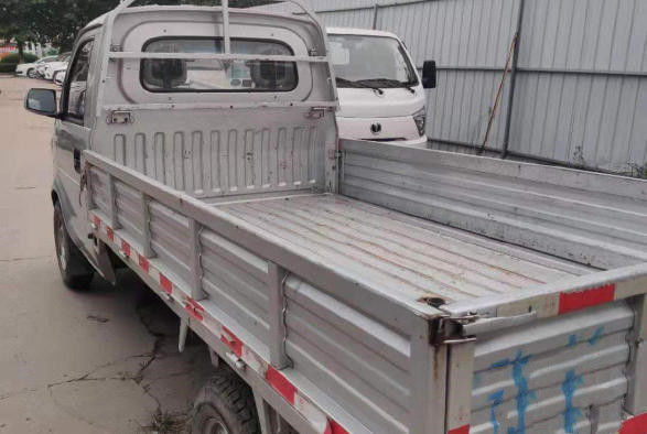 Εμπορικό σήμα 6 ελαφρύ φορτηγό 102HP Dongfeng φορτίου ροδών για χρησιμοποιημένο το Africe μίνι φορτηγό απορρίψεων