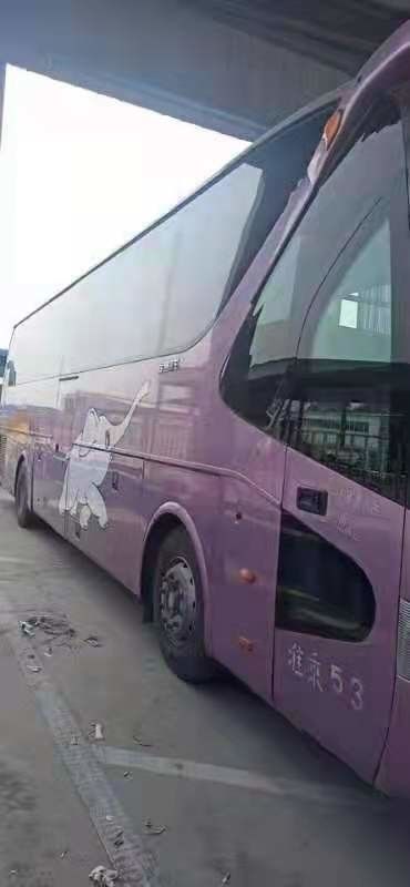 2009 έτος 53 χρησιμοποιημένο καθίσματα χρησιμοποιημένο λεωφορείο λεωφορείο λεωφορείων Yutong χρησιμοποιημένο ZK6129HD με τη μηχανή diesel κλιματιστικών μηχανημάτων