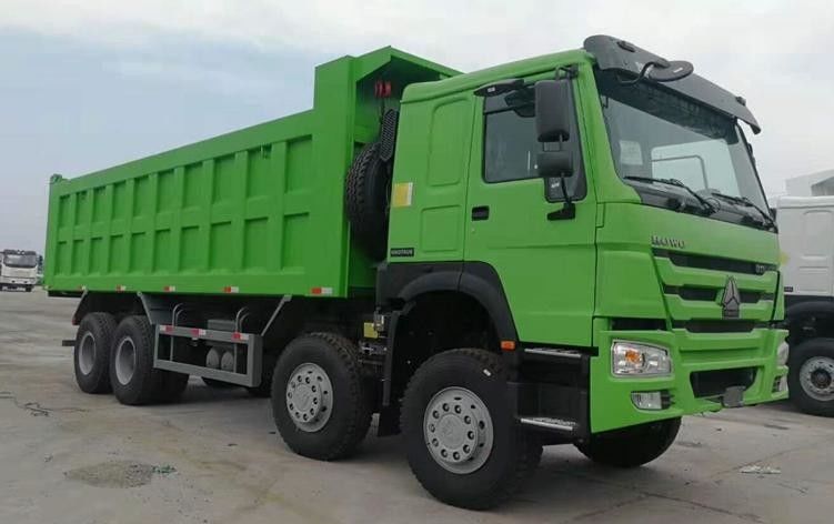 Ολοκαίνουργιο φορτηγό απορρίψεων HOWO 8x4 371HP 25CBM για τη μεταφορά μεταλλείας
