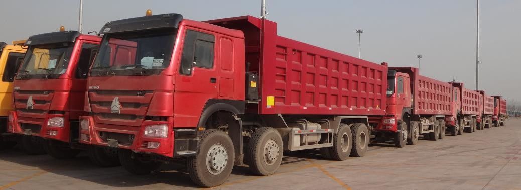 Ολοκαίνουργιο φορτηγό απορρίψεων HOWO 8x4 371HP 25CBM για τη μεταφορά μεταλλείας