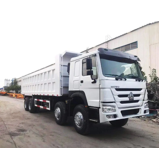 Χρησιμοποιημένο πολυ Tipper Sinotruk Howo 375Hp τρόπου Drive φορτηγών 8x4 Howo Drump χρωμάτων φορτηγό