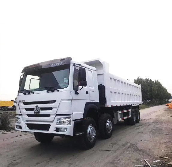 Χρησιμοποιημένο πολυ Tipper Sinotruk Howo 375Hp τρόπου Drive φορτηγών 8x4 Howo Drump χρωμάτων φορτηγό