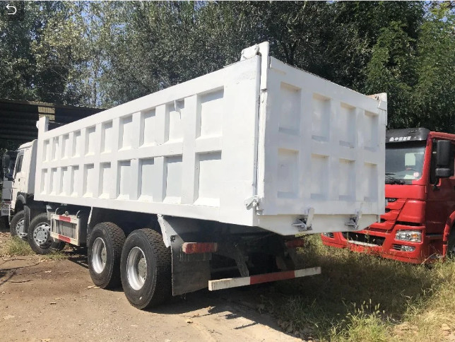 Χρησιμοποιημένο πολυ Tipper Sinotruk Howo 375Hp τρόπου Drive φορτηγών 8x4 Howo Drump χρωμάτων φορτηγό